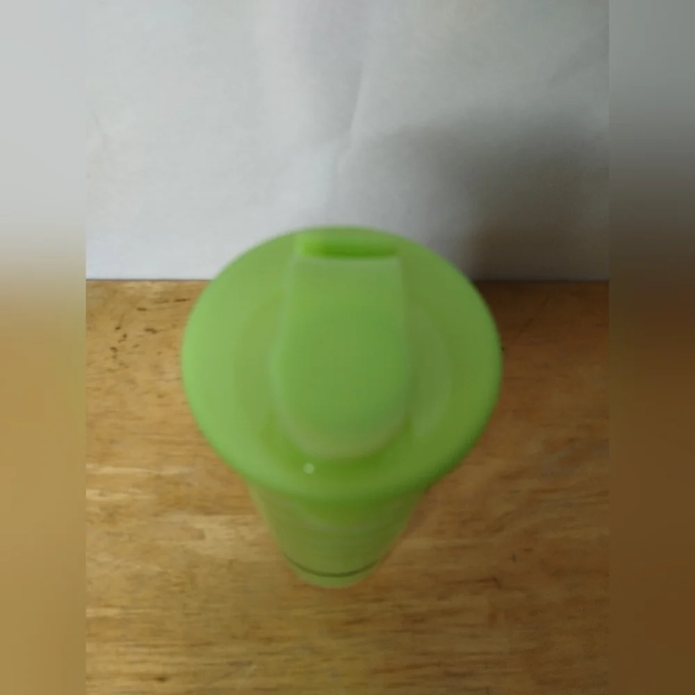 New green Tupperware 16 oz nautical seahorse tumbler with lid